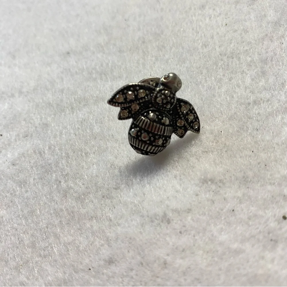 Elegant Bumblebee Lapel Hat Pin Brooch Faceted Marcasite style Silver tone